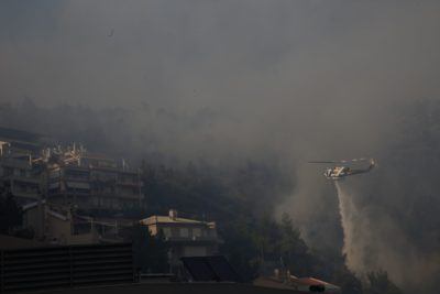 Σε ύφεση η φωτιά στη Βούλα. Πολιτική Προστασία: “Θα είναι ένα σκληρό καλοκαίρι”