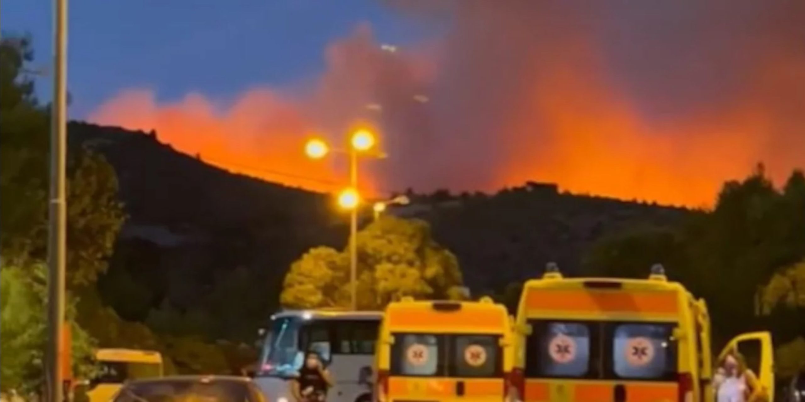 Φωτιά στην Πεντέλη. Βίντεο από τη στιγμή της εκκένωσης του Νοσοκομείου Παίδων