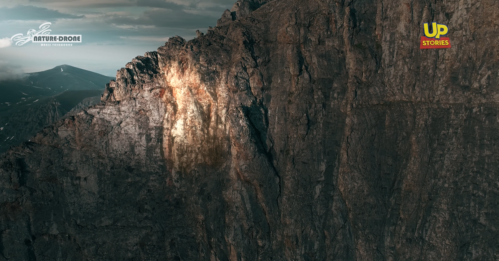 Το άγνωστο “πρόσωπο του Δία” στον Όλυμπο. Δείτε τον μυστηριώδη σχηματισμό βράχων σε ύψος 2.900 μέτρων (drone)
