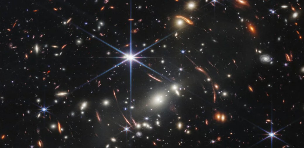 Δέος για τη βαθύτερη φωτογραφία του σύμπαντος που δημοσίευσε η NASA. Σμήνος γαλαξιών σε απόσταση 4 δισ. ετών φωτός