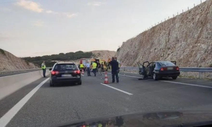 Οικογενειακή τραγωδία με δυο νεκρούς στη ΛΕΑ της Ιονίας Οδού. ΙΧ παρέσυρε και σκότωσε ζευγάρι μπροστά στα παιδιά τους