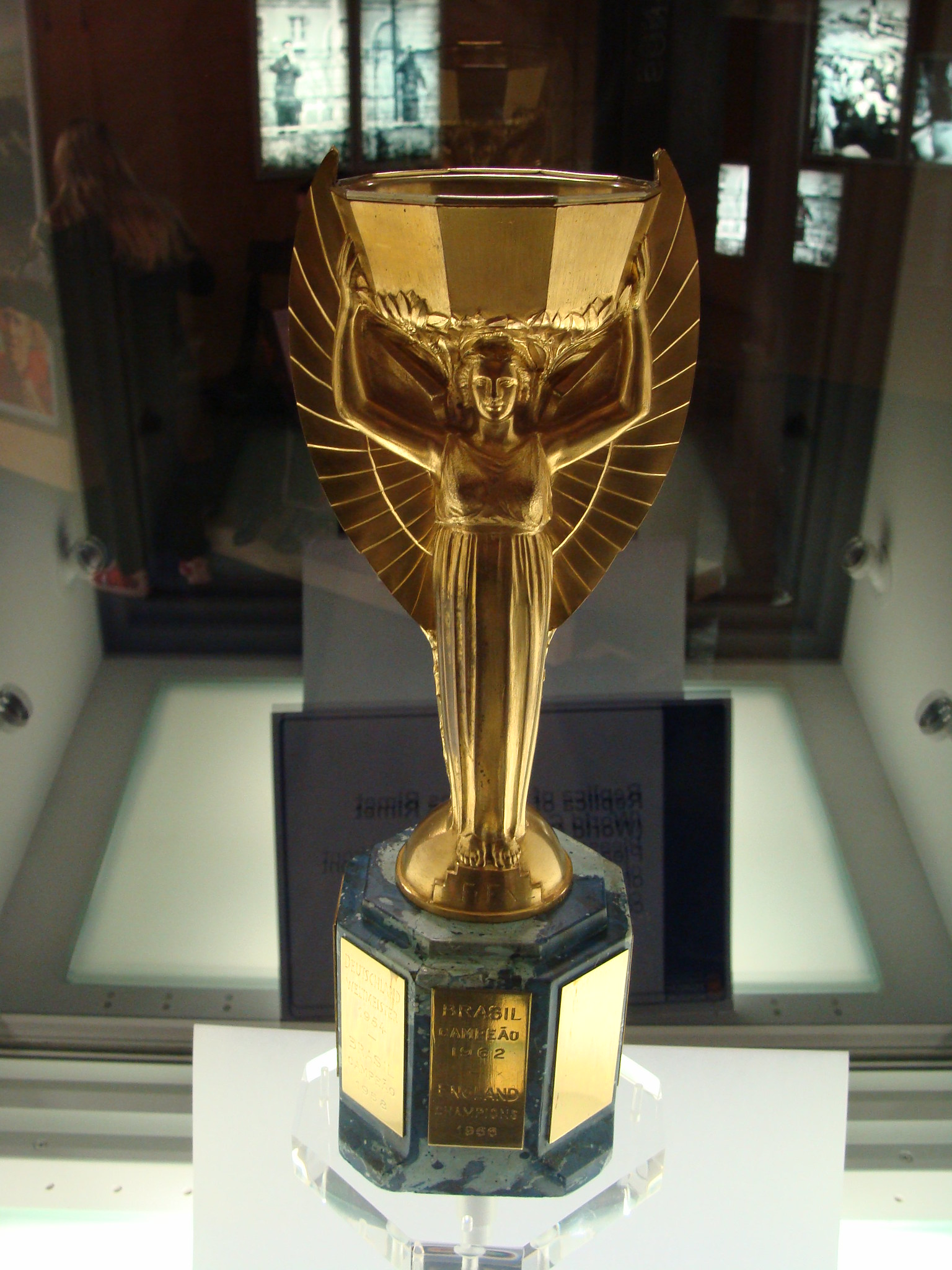 jules_rimet_trophy