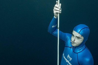 120 μέτρα κάτω από τη θάλασσα κατέβηκε ο Γάλλος πρωταθλητής, Αρνό Ζεράλντ, σπάζοντας για έβδομη φορά το ρεκόρ ελεύθερης κατάδυσης