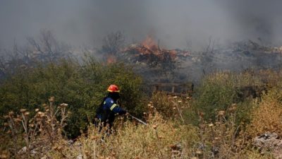 Βελτιωμένη η εικόνα της φωτιάς στην Στάμνα Μεσολογγίου. Υπό μερικό έλεγχο η πυρκαγιά στην Ηλεία