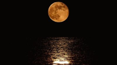“Αυγουστιάτικο φεγγάρι”. Το Πλανητάριο ανάρτησε ένα κείμενο του Διονύση Σιμόπουλου