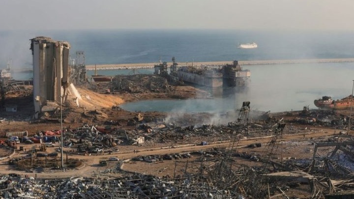 Νέα κατάρρευση μέρους των σιλό σιτηρών στο λιμάνι της Βηρυτού κατά τη 2η επέτειο της έκρηξης
