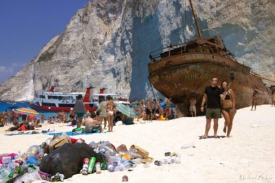 Το Ναυάγιο της Ζακύνθου γεμάτο σκουπίδια. Η φωτογραφία από την διάσημη παραλία που προκάλεσε αντιδράσεις
