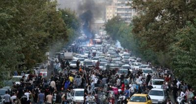 “Βράζει” το Ιράν με 36 νεκρούς στις διαδηλώσεις. Απειλεί με επέμβαση ο στρατός στην Τεχεράνη