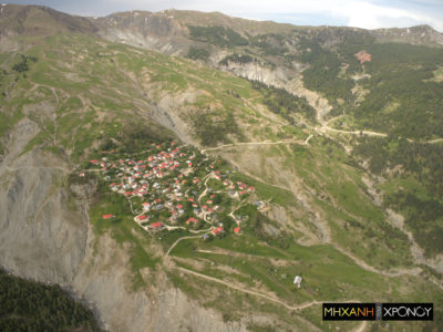 Το ορεινό χωριό των Ιωαννίνων που “πέφτει σε χειμερία νάρκη”. Δείτε από ψηλά την πανέμορφη Αετομηλίτσα (drone)