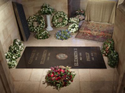 Στη δημοσιότητα η πρώτη φωτογραφία του τάφου της βασίλισσας Ελισάβετ
