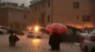 Ιταλία. Επτά νεκροί από τις καταρρακτώδεις βροχές. Το νερό έφτασε τον 1ο όροφο των σπιτιών. Πέντε αγννοούμενοι