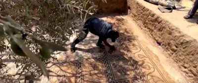 Παλαιστίνιος αγρότης ανακάλυψε περίτεχνο βυζαντινό μωσαϊκό σε χωράφι του στη Γάζα (Βίντεο)