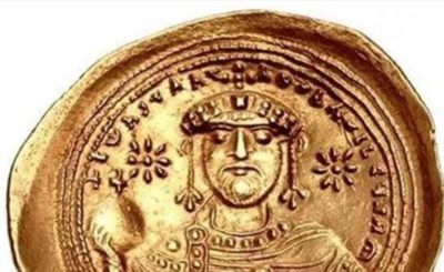 Το βυζαντινό νόμισμα με τον αυτοκράτορα Κωνσταντίνο Θ’ αποκαλύπτει την έκρηξη σουπερνόβα στον ουρανό. Γιατί οι βυζαντινοί θέλησαν να το αποσιωπήσουν
