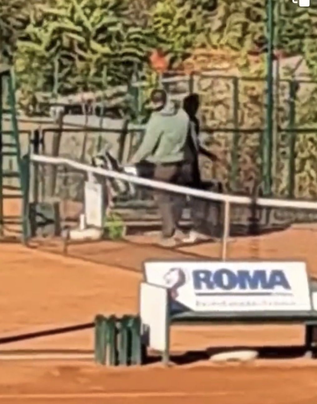 Προπονητής του τένις  χτυπά με κλοτσιές και γροθιές 14χρονη αθλήτρια μέσα στο κορτ στη Σερβία (Βίντεο)
