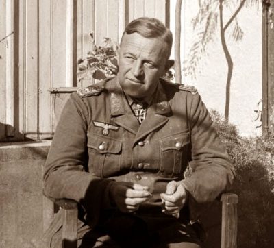Ο Γερμανός συνταγματάρχης που συνέλαβαν οι Έλληνες στη μάχη των Οχυρών. Στην κατοχή προήχθη σε στρατηγό και έσφαξε την Κρήτη