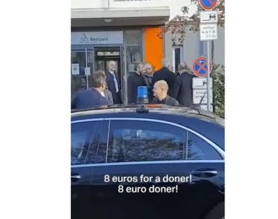 Γερμανός ζητά στον καγκελάριο Σολτς φθηνότερο ντονέρ και γίνεται viral. “Πληρώνω 8 ευρώ! Μιλήστε με τον Πούτιν να ρίξει την τιμή”