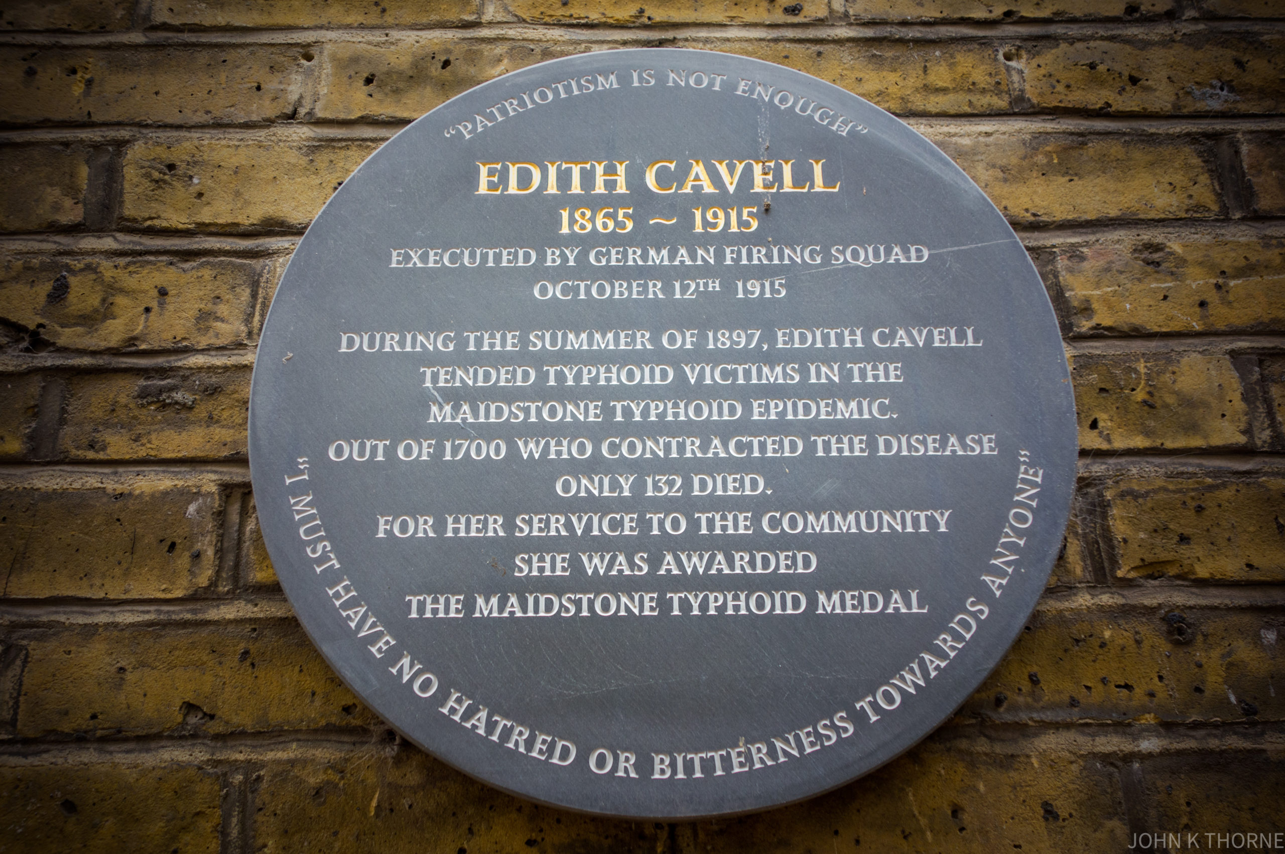 plaque_cavell