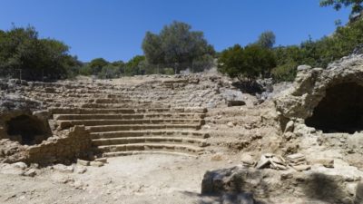 Αρχαίο δημόσιο κτήριο αποκαλύφθηκε στη Λισό Χανίων. Παραπέμπει σε βουλευτήριο ή ωδείο του 1ου αι. μ.Χ.