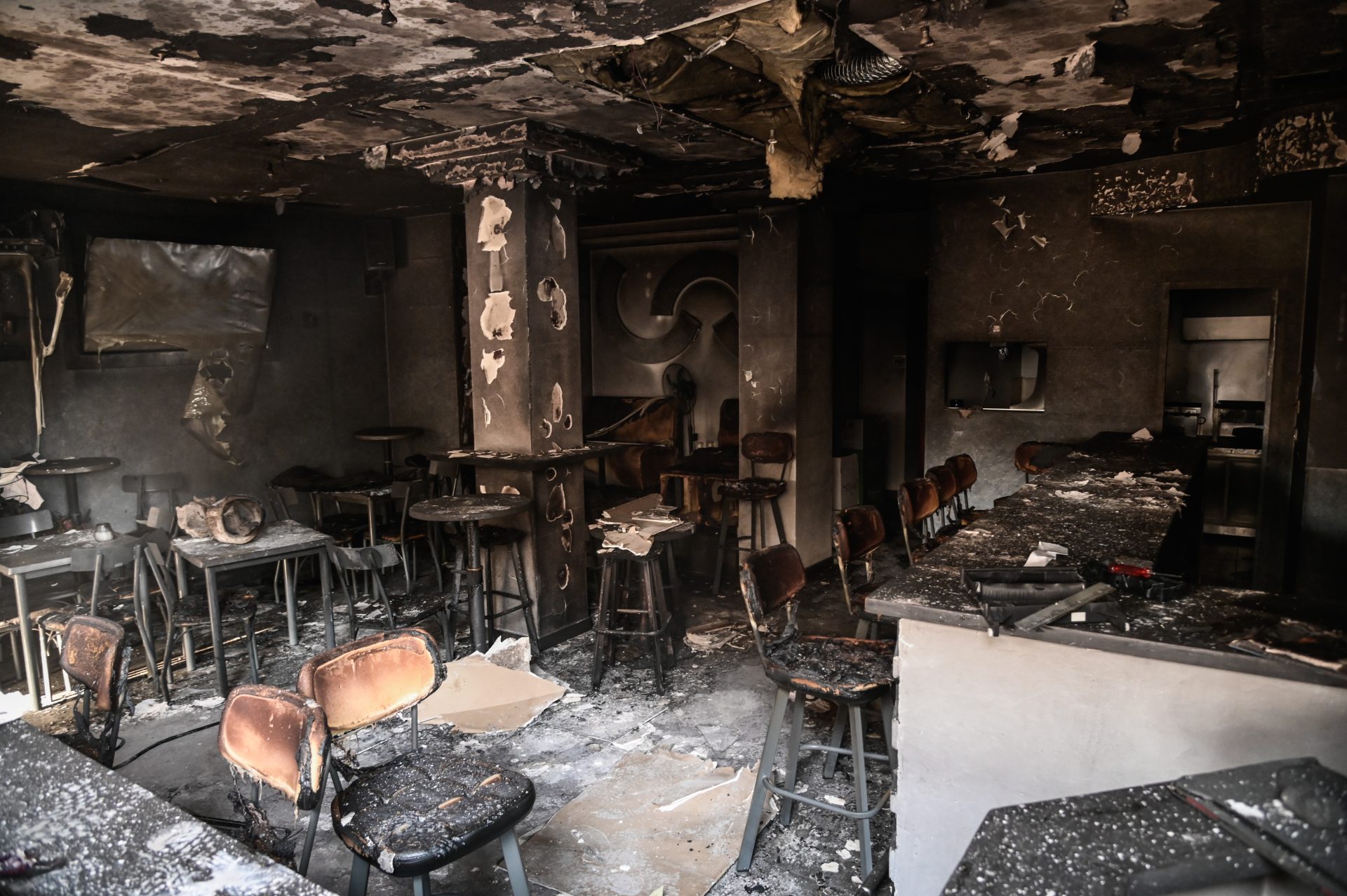Έκρηξη τα ξημερώματα σε καφετέρια στο Περιστέρι. Προκλήθηκαν σοβαρές υλικές ζημιές