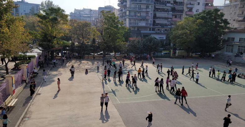 Διάλειμμα μετά μουσικής σε σχολείο. Χατζιδάκις, Μότσαρτ και Βιβάλντι με το που χτυπάει το κουδούνι