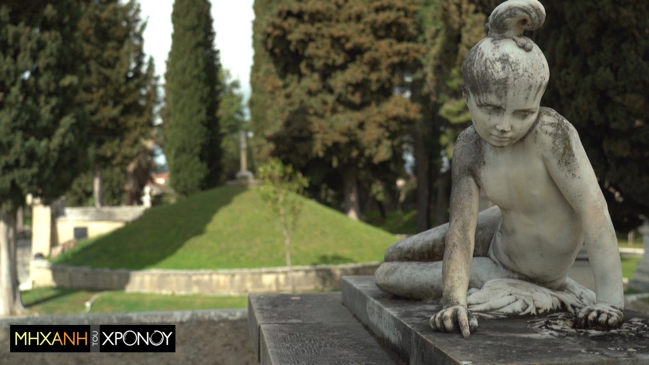 Ο βανδαλισμός του τάφου του Μάρκου Μπότσαρη στο Μεσολόγγι. Η περιπέτεια του κοριτσιού που πόζαρε ως «κόρη της Ελλάδας»