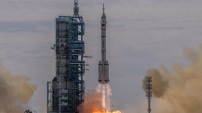 Δείτε πως έγινε η εκτόξευση του Shenzhou-15 με τρεις αστροναύτες στον κινεζικό διαστημικό σταθμό