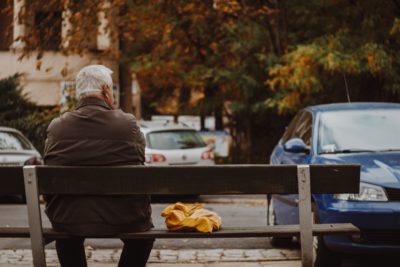 Έδιωξαν ηλικιωμένο από καφετέρια στη Ν. Σμύρνη λόγω ηλικίας. Η δημόσια καταγγελία και οι αντιδράσεις στα social media