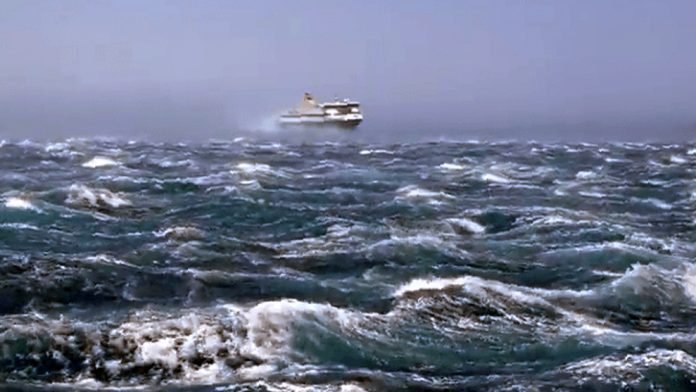 Βυθίστηκε φορτηγό πλοίο με 14 ναυτικούς ανοιχτά της Λέσβου. Απαγορευτικό απόπλου στα λιμάνια – νέο έκτακτο δελτίο της ΕΜΥ