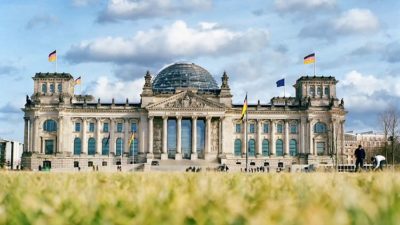 Συνελήφθησαν 25 μέλη ακροδεξιάς οργάνωσης στη Γερμανία. Σχεδίαζαν πραξικόπημα με επίθεση στο κοινοβούλιο