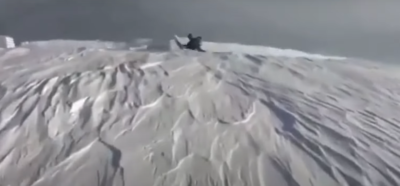 Χιονοστιβάδα “εξαφάνισε” Ρώσο σκιέρ. Εκτιμήσεις ότι μπορεί να επέζησε. Δείτε το βίντεο
