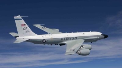Παρ’ ολίγον σύγκρουση κινεζικού μαχητικού με αμερικανικό αεροσκάφος ηλεκτρονικού πολέμου