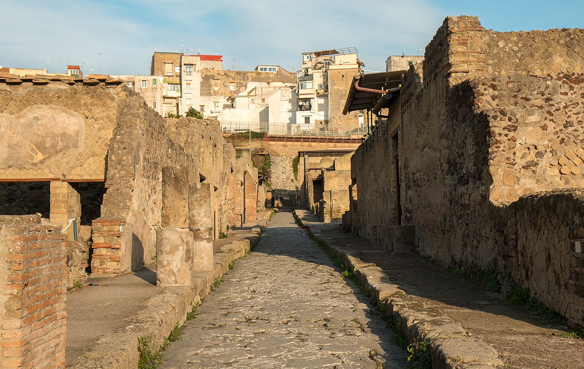 Herculaneum_ruins_street