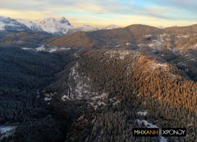 Δείτε την χιονισμένη Παύλιανη από ψηλά. Το ορεινό χωριό της Οίτης με το πρωτότυπο πάρκο αναψυχής (drone)