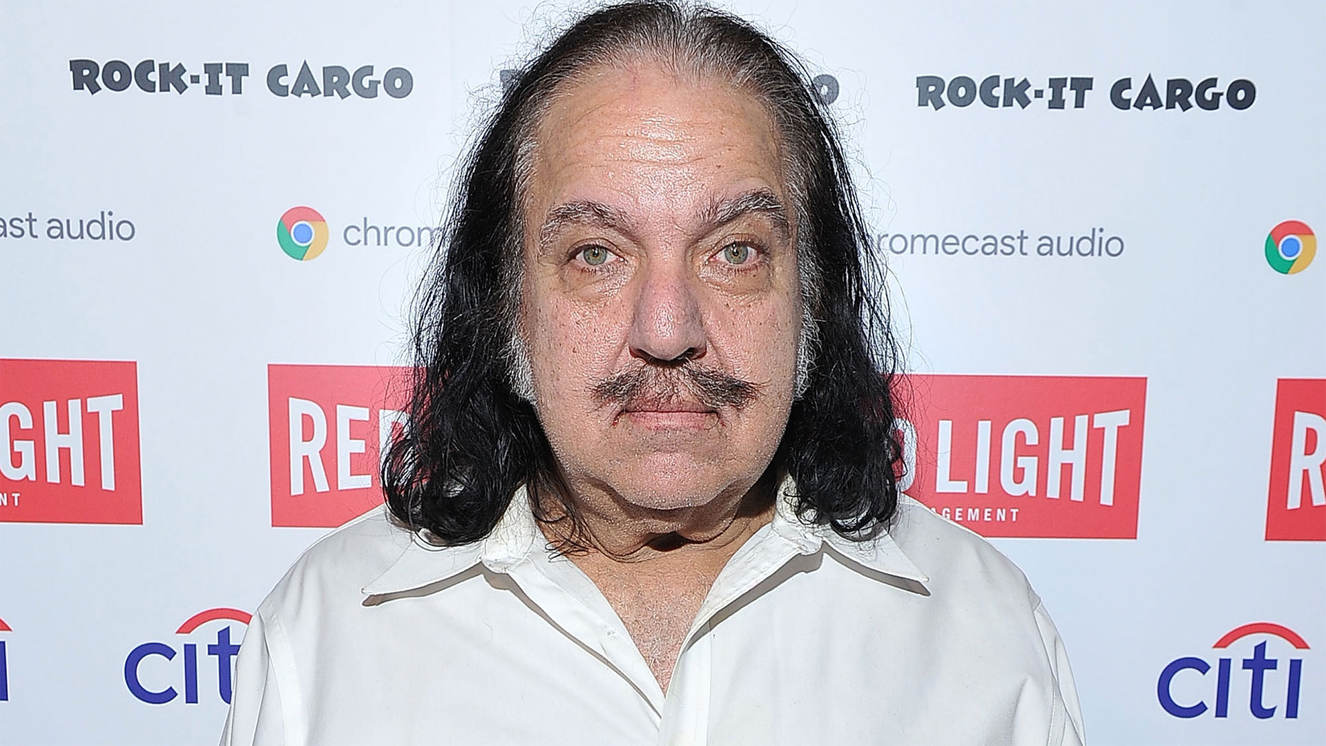 Ανίκανος να δικαστεί ο πορνοστάρ Ron Jeremy, που κατηγορείται για βιασμούς, λόγω προχωρημένης άνοιας