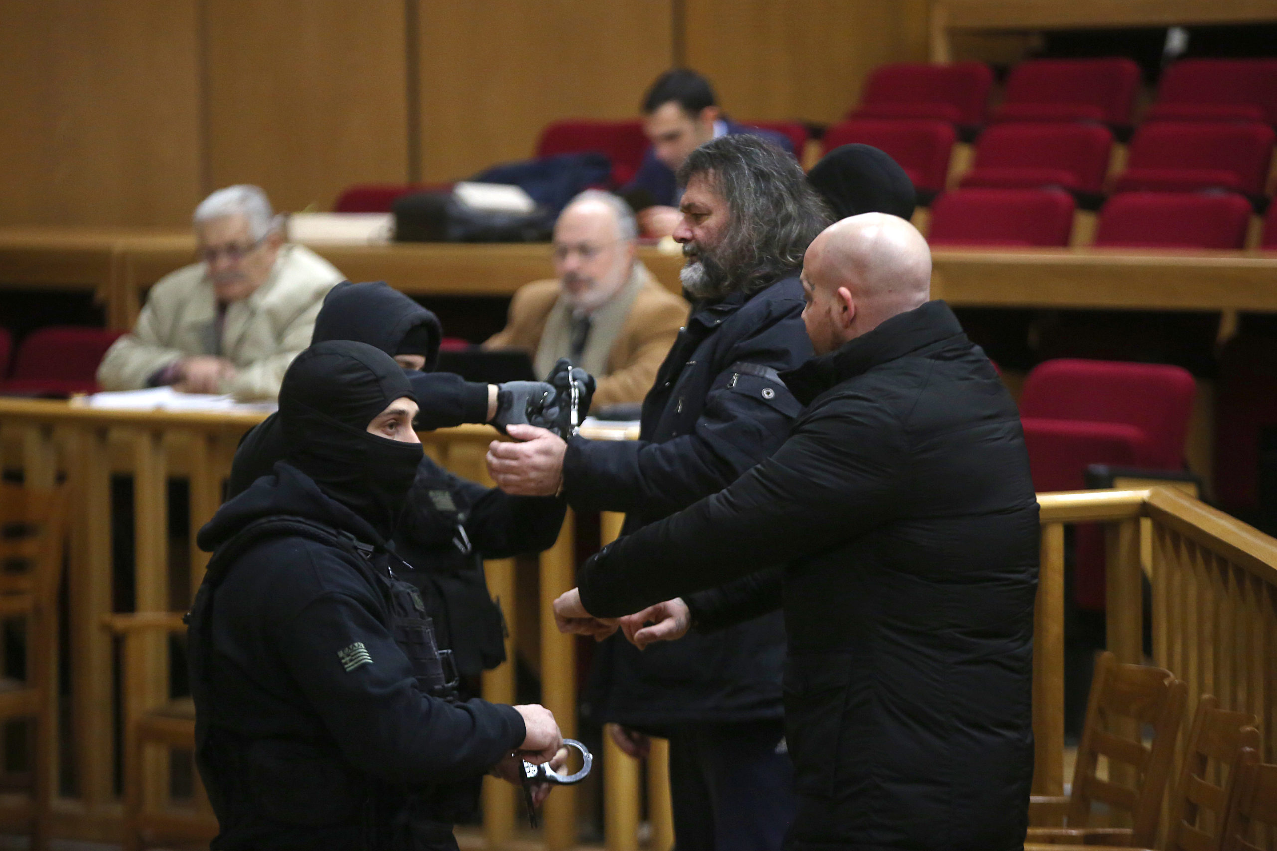 Δίκη Χρυσής Αυγής. Βίαιη προσαγωγή της συντρόφου του Π. Φύσσα διατάχθηκε για σήμερα. Πρόστιμο αν δεν εμφανιστεί