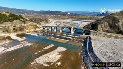 Πτήση πάνω από την αναστηλωμένη γέφυρα της Σαρακίνας. Πώς “έχασε” δύο από τα έξι πέτρινα τόξα της (drone)