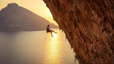 Ένα ελληνικό νησί στα κορυφαία στον κόσμο για αναρρίχηση. Με 4.000 διαδρομές. Το αποκαλούν “σπίτι για την άγρια φύση”