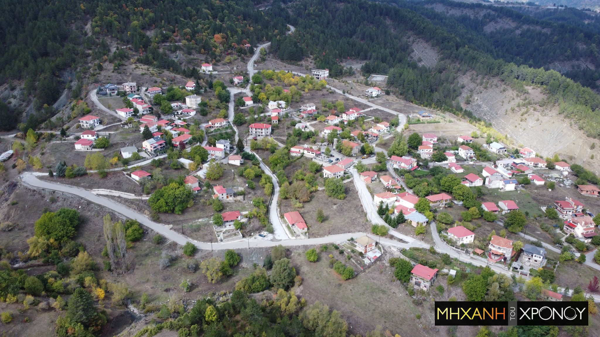 Τρεις καταρράκτες και μια λίμνη. Το ειδυλλιακό τοπίο ενός χωριού των Γρεβενών και ο ανεκπλήρωτος έρωτας μιας κοπέλας (drone)