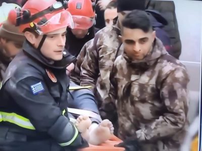 Ο γιος του πυροσβέστη Νίκα που είχε σώσει τον μικρό Ανδρέα από το σεισμό στο Αίγιο έσωσε παιδί στην Τουρκία