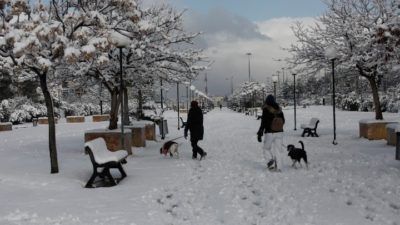 Κακοκαιρία «Μπάρμπαρα». Οι χάρτες πού θα χιονίσει απόψε και οι κυκλοφοριακές ρυθμίσεις