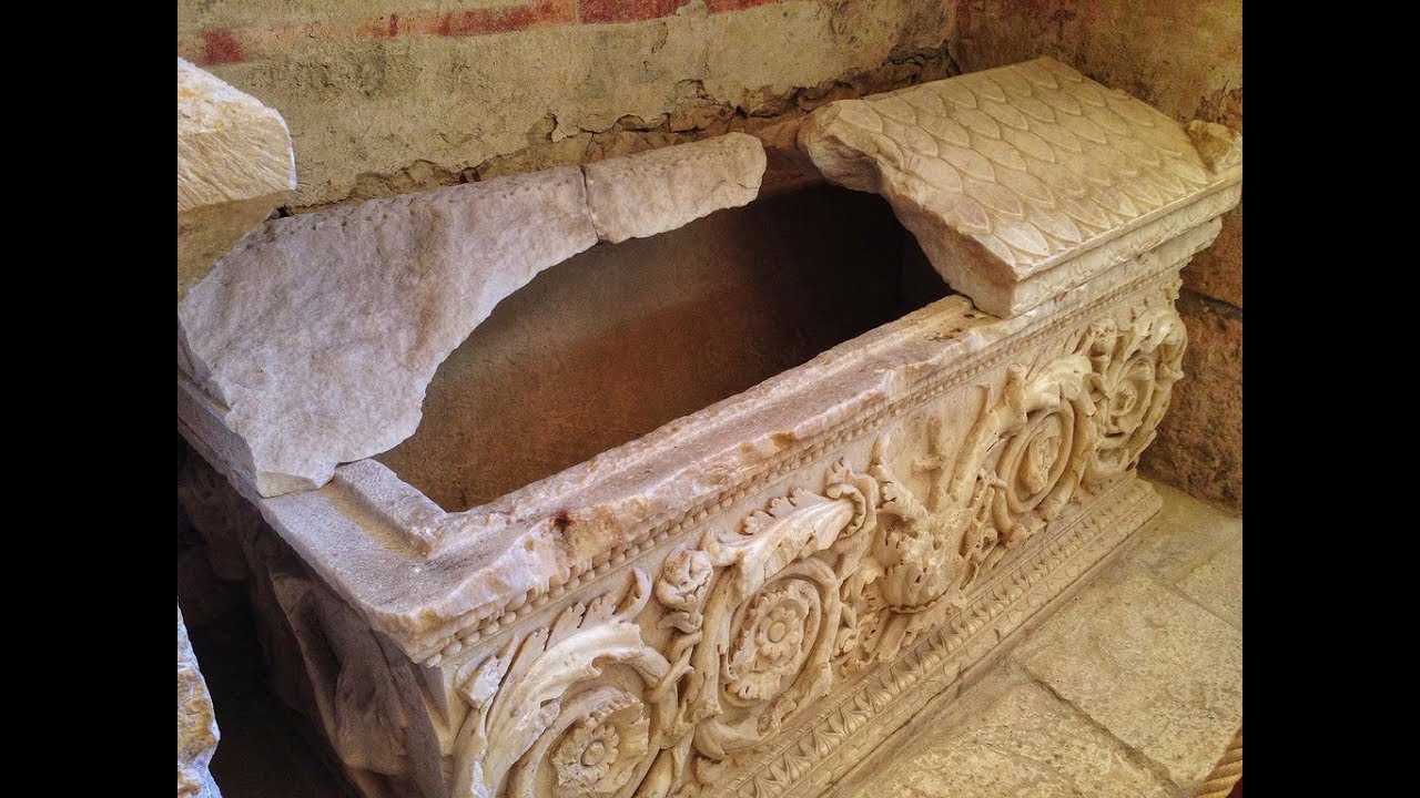 Το μυστήριο του τάφου του Αγίου Νικολάου. Γιατί τα λείψανά του μεταφέρθηκαν σε τρεις διαφορετικές τοποθεσίες