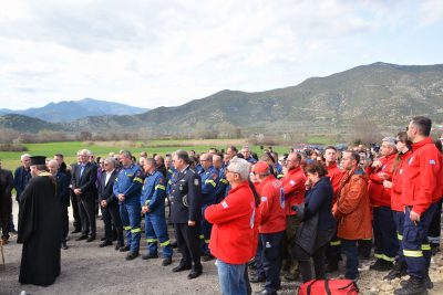 Τέμπη. Σε κλίμα συγκίνησης το τρισάγιο για τα θύματα στο σημείο σύγκρουσης των τρένων (Εικόνες, βίντεο)