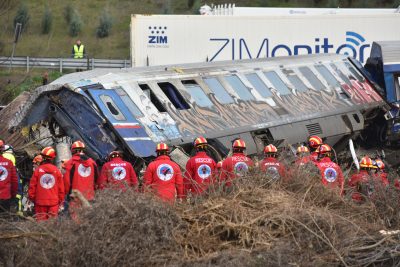 «Μητέρα κοιμήσου θα αργήσω». Συγκλονιστικές μαρτυρίες για τους αγνοούμενους. 57 μέχρι τώρα οι νεκροί, 30 ταυτοποιήσεις