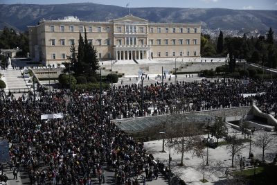 Τέμπη 28/2. Εκατοντάδες συγκεντρώσεις διαμαρτυρίας σε Ελλάδα και εξωτερικό. Ποιοι απεργούν, πως θα κινηθεί το Μετρό