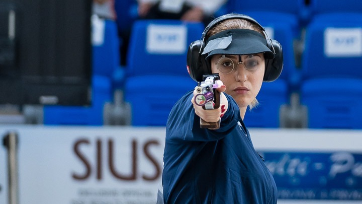 Πρωταθλήτρια Ευρώπης η Άννα Κορακάκη στο αεροβόλο πιστόλι. Προκρίθηκε στους Ολυμπιακούς Αγώνες και η Χριστίνα Μόσχη
