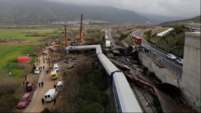 Στους 57 οι νεκροί από τη σύγκρουση τρένων στα Τέμπη. 56 οι αγνοούμενοι σύμφωνα με τη Πυροσβεστική