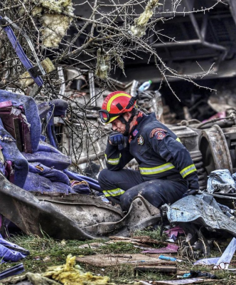 Αποθέωση για τον διασώστη της ΕΜΑΚ και προπονητή του ΠΑΟΚ που “λύγισε” στο σημείο του δυστυχήματος στα Τέμπη