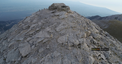 Το υψηλότερο ξωκλήσι στον κόσμο βρίσκεται στις κορυφές του Ολύμπου.  Πώς χτίστηκε στα 2.803 μέτρα. Δείτε μοναδικές εικόνες (drone)