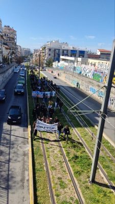 Τα πλακάτ και τα συνθήματα των μαθητών στην μεγάλη διαμαρτυρία για τα Τέμπη