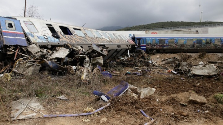 «Ακούστηκε ένα μπαμ και έμπαιναν καπνοί» λέει φοιτητής που επέβαινε στην αμαξοστοιχία. Άλλαξε βαγόνι την τελευταία στιγμή